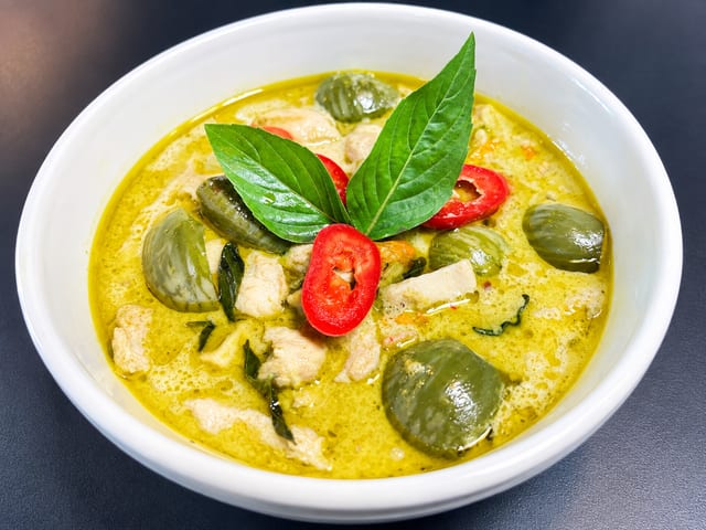 Gang Keiow Wan (Green Curry).